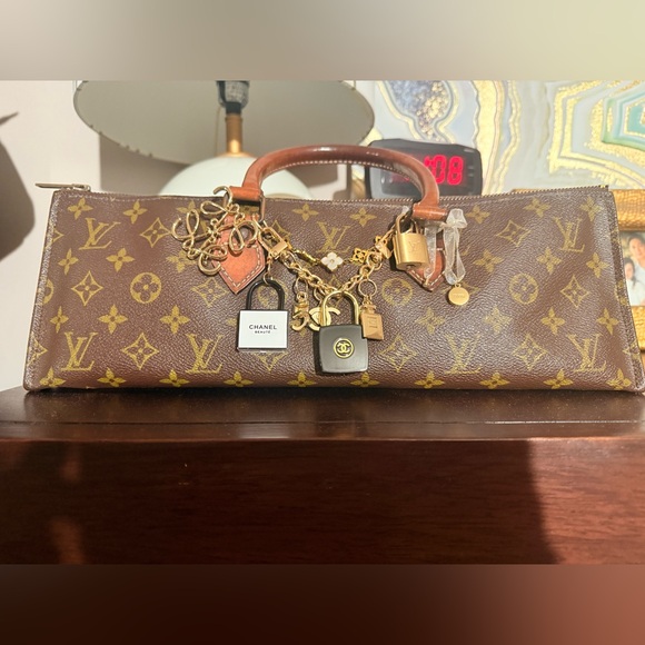 Meet your Posher, Sharon - Picture 3 of 3